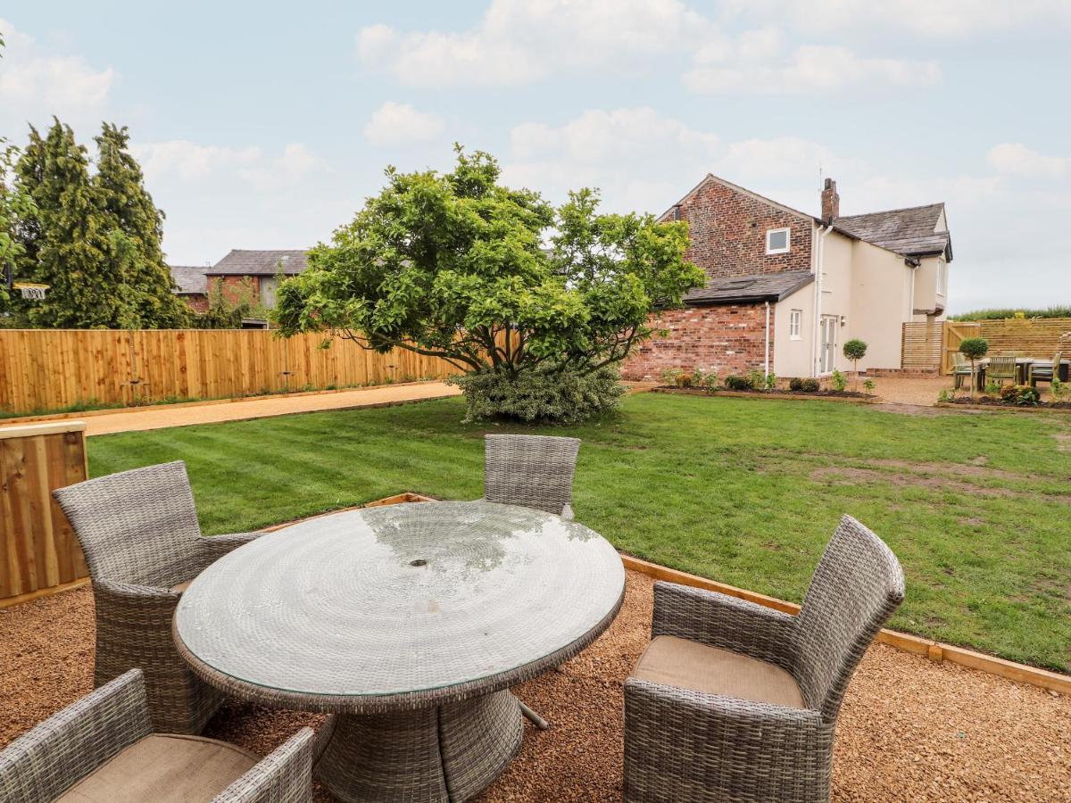 Legh Oaks Farm Villa Knutsford Bagian luar foto