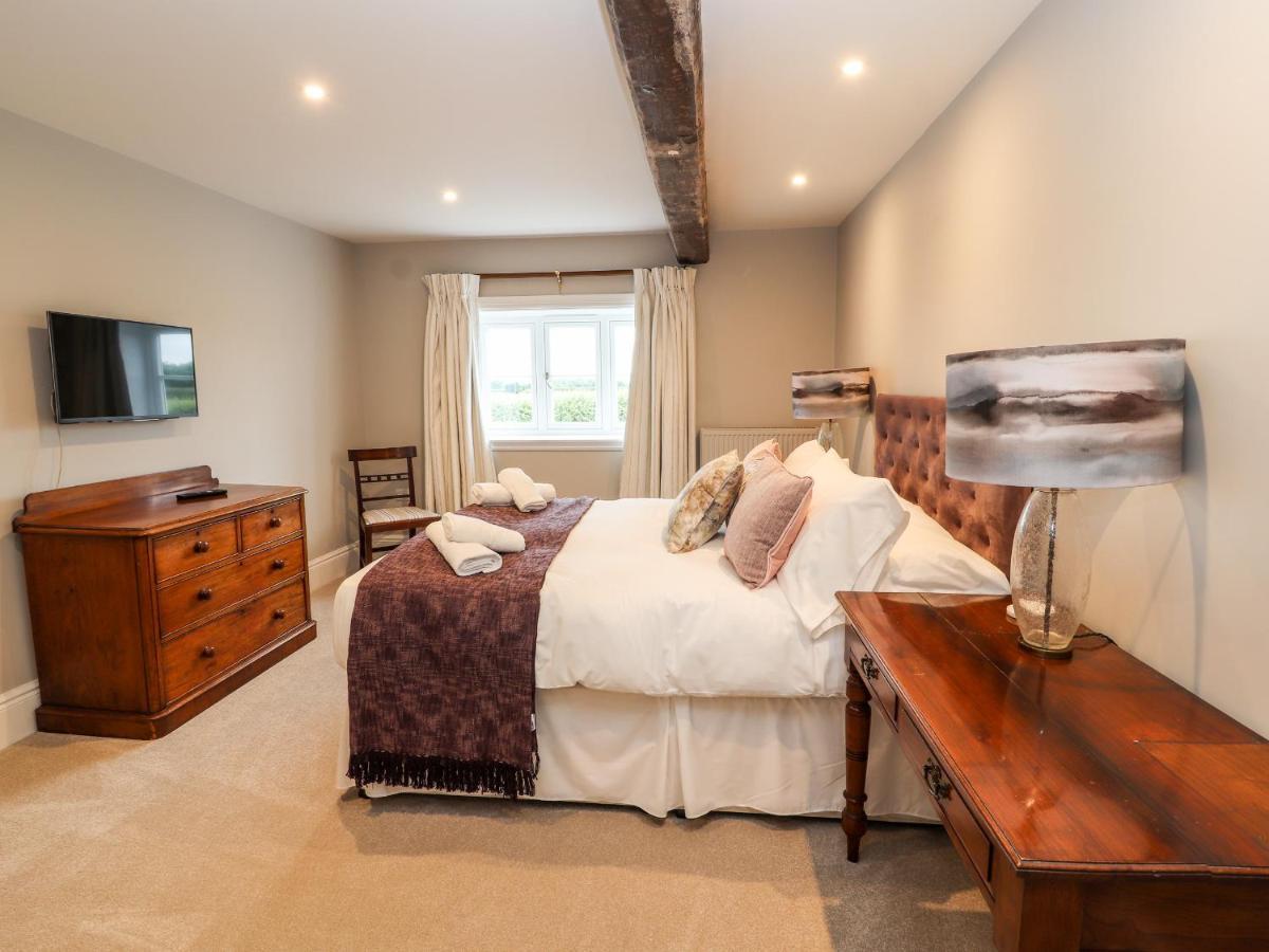 Legh Oaks Farm Villa Knutsford Bagian luar foto